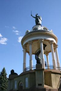 It's a long ways from the statue base to the top for this writer.