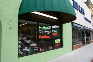 Los 3 Reyes Bakery, at the center of a controversy over paint color in historic downtown Faribault.