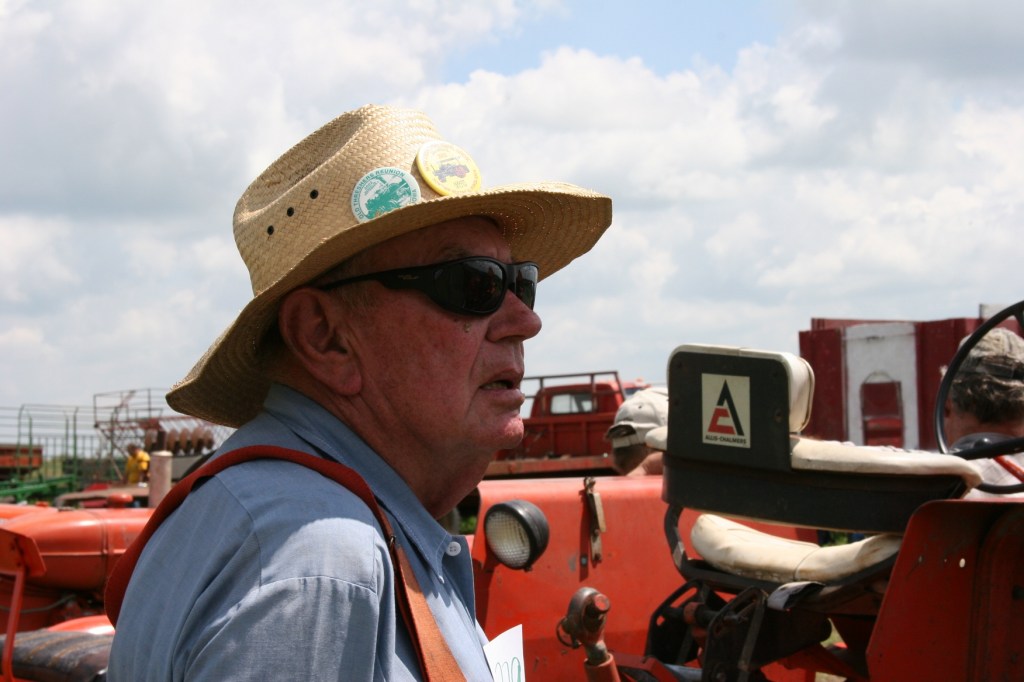 Allis Chalmers auction attendee