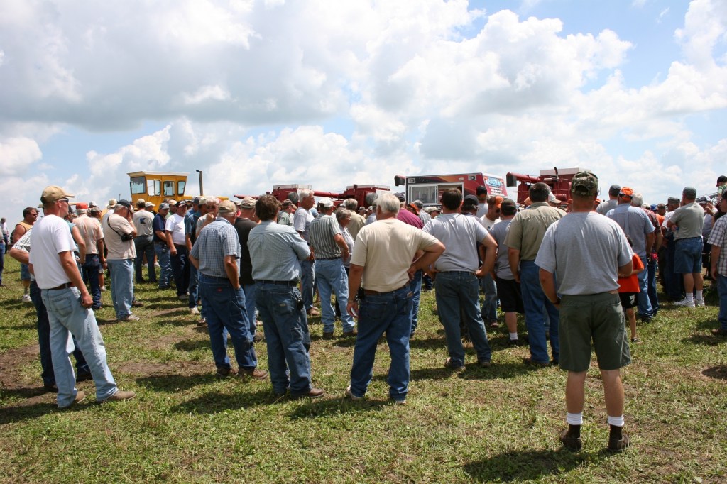 Allis-Chalmers auction bidders