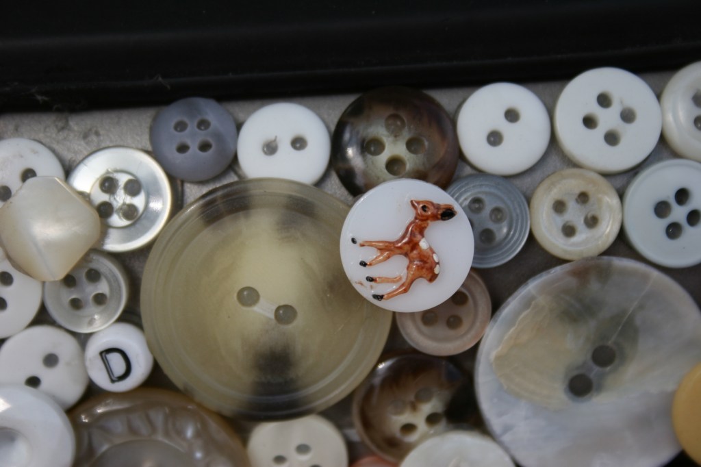 Deer button on Bette