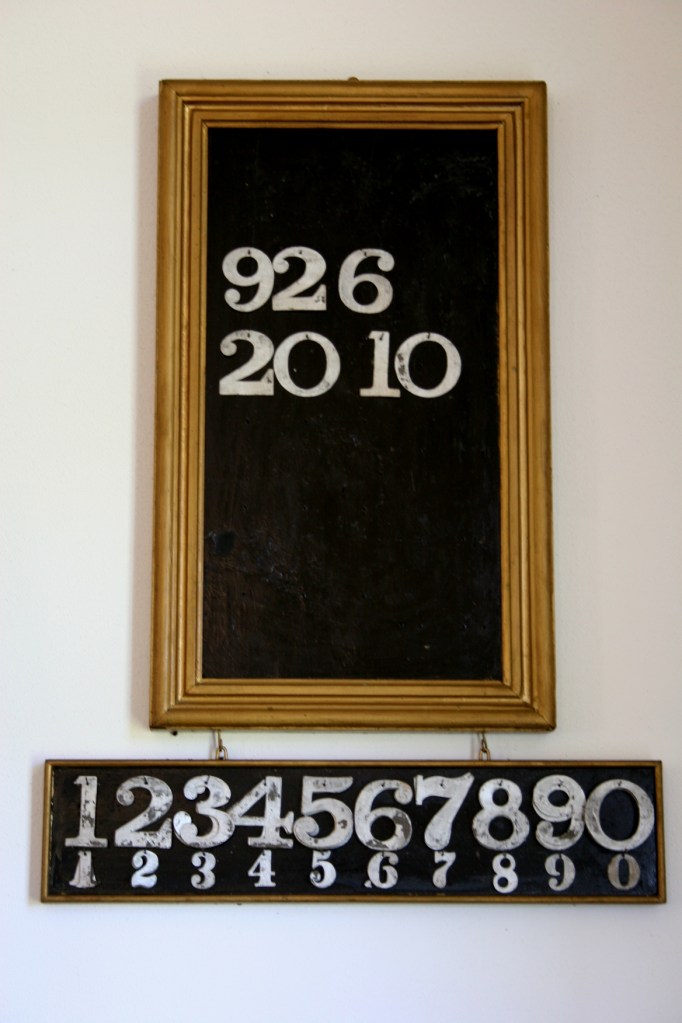 Hymn numbers board