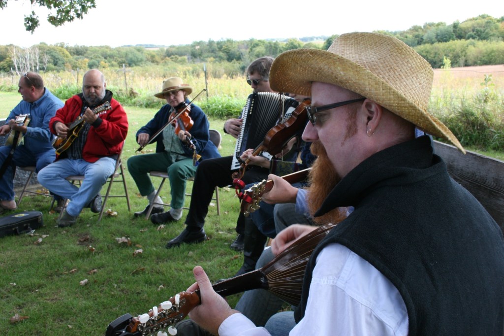 Hutenanny AKA Northfield Roots Session