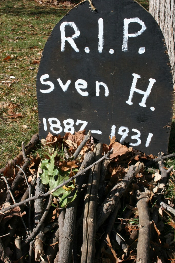Sven's tombstone, Scarecrow Fest