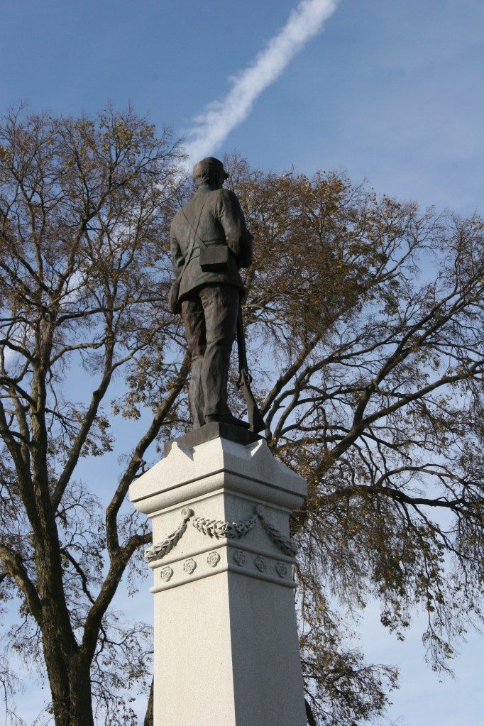 Civil War statue