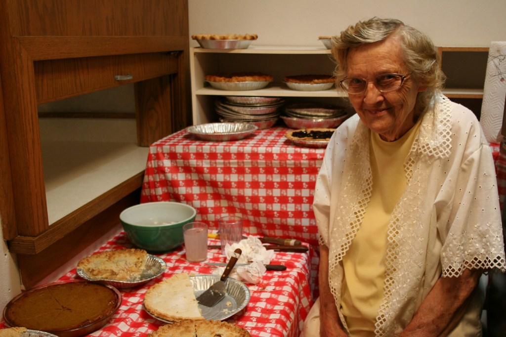 Social, Elsie close-up