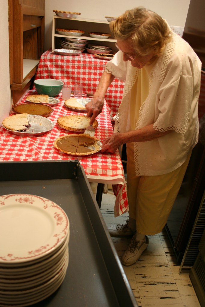 Social, Elsie plating pie 2