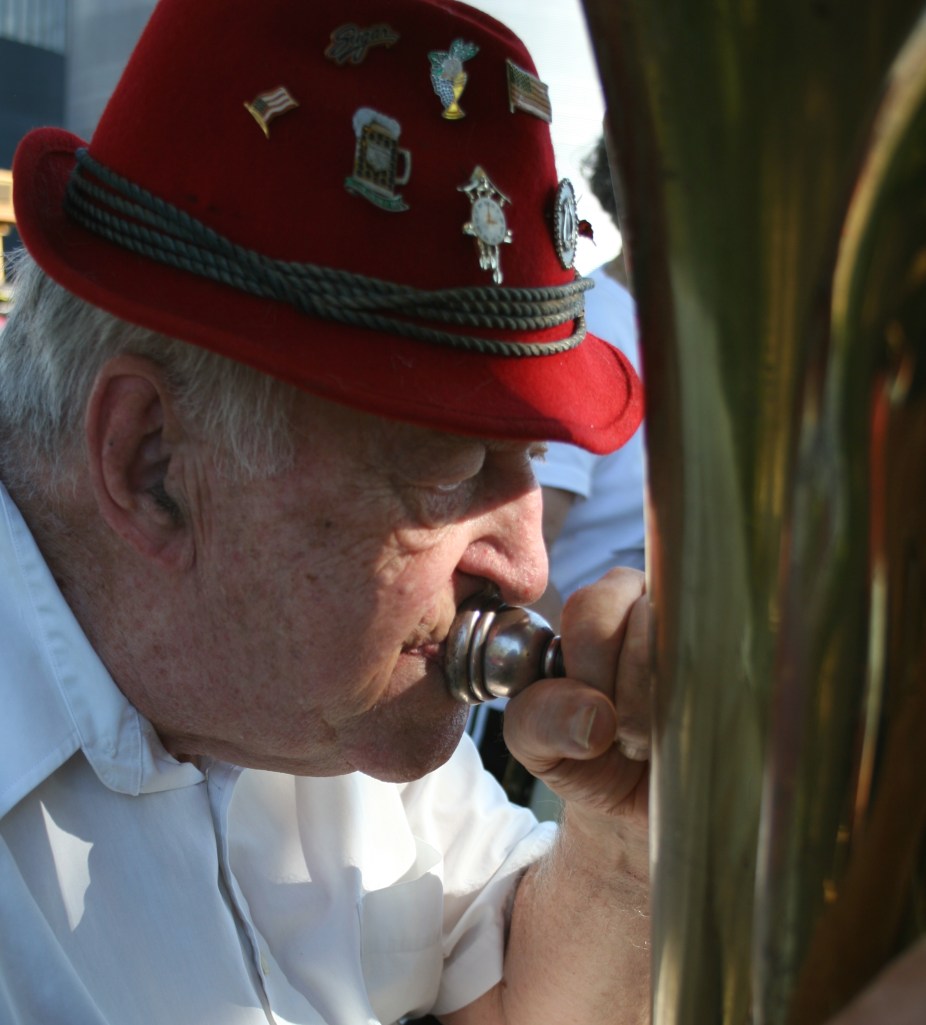 Lucan band, Tom Schmid