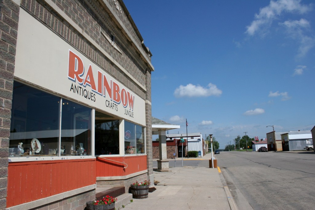 Rainbow Antiques looking north