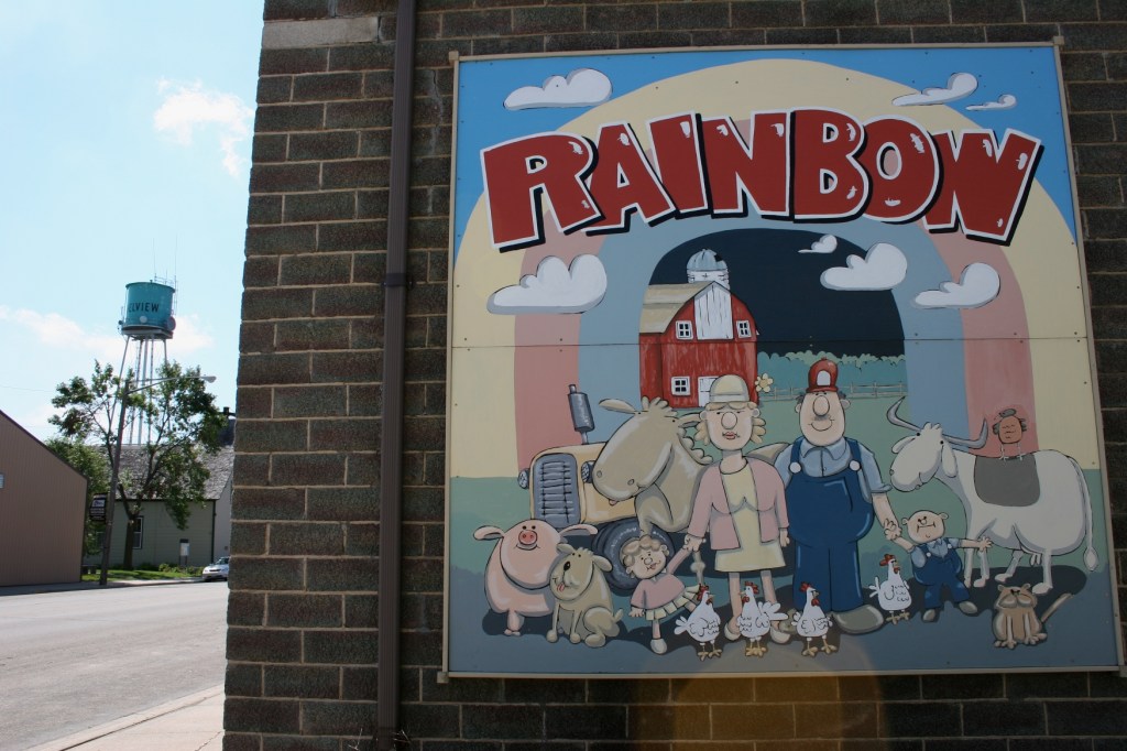 Rainbow Antiques, sign close-up