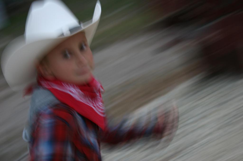 Barn, boy running