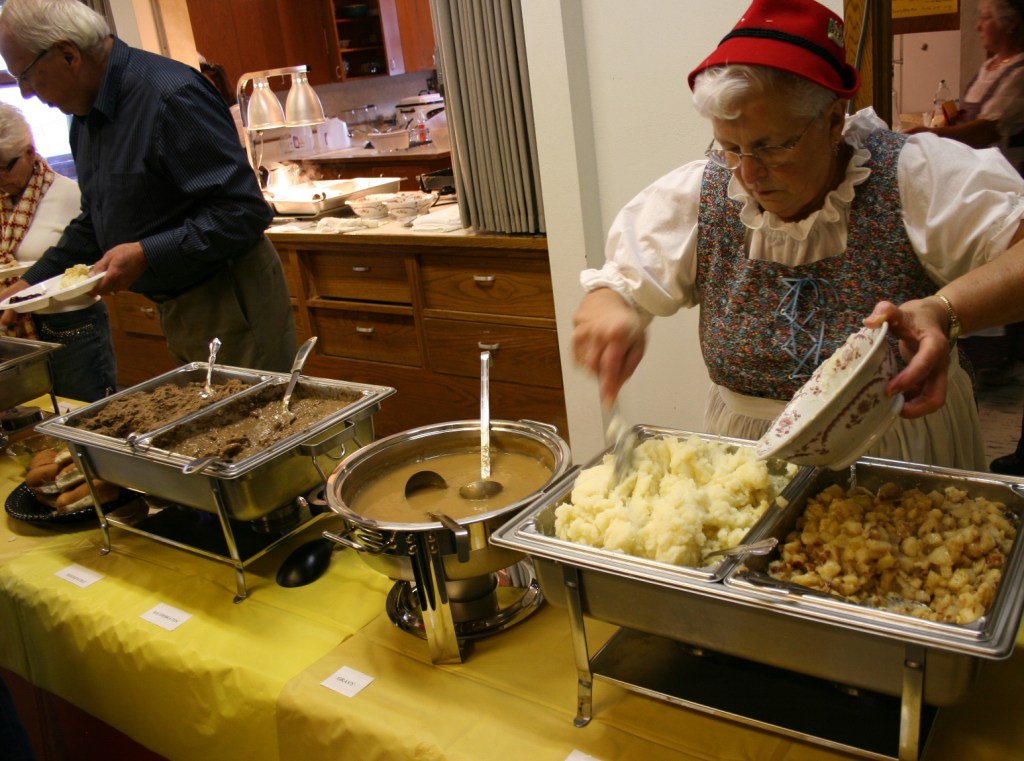 Fest, dishing up food