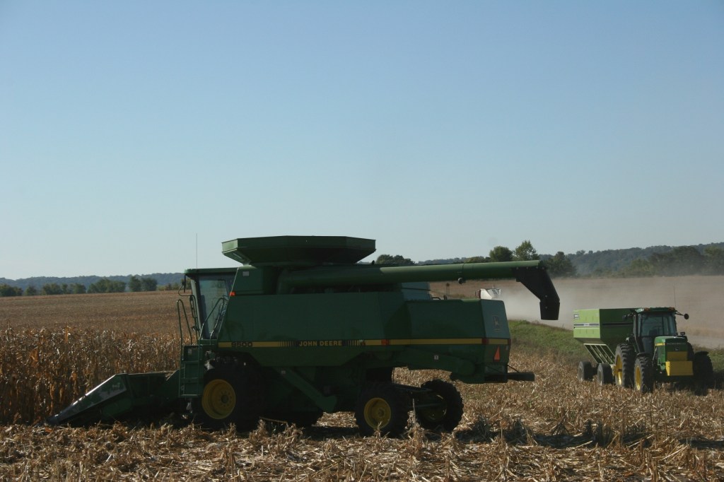 Harvest, combine & tractor