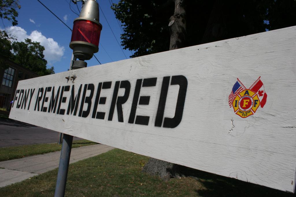 Sept., sign close-up