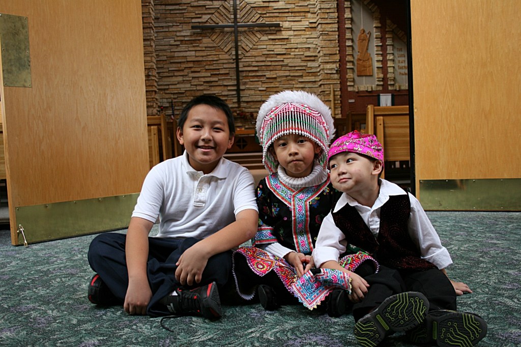 Hmong, siblings