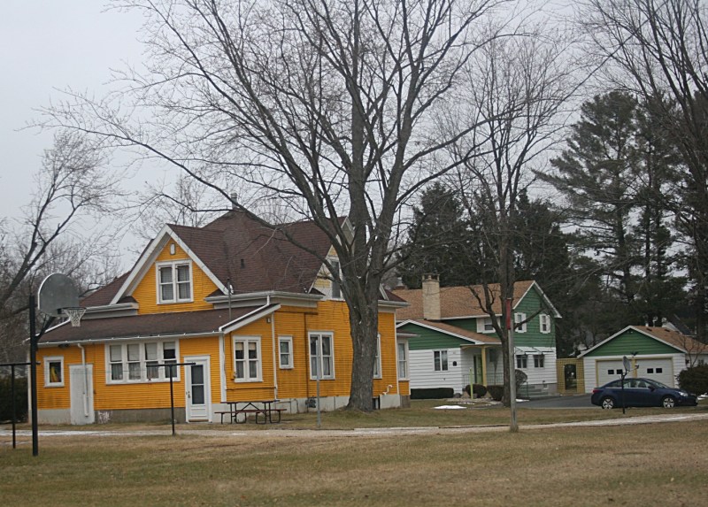 Packers fans houses in Wautoma? Or simply a gold house and a green house?