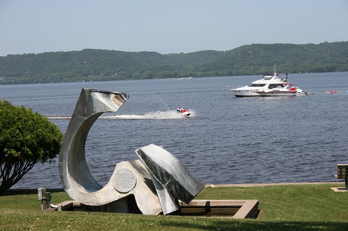 Lake City, boats on lake