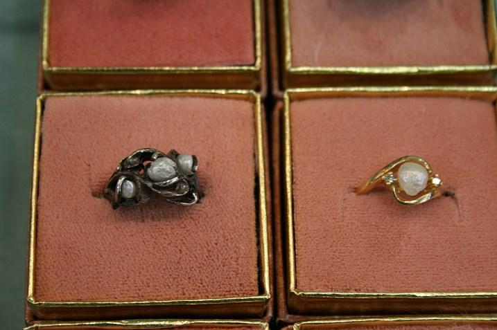 Lake City, pearl rings