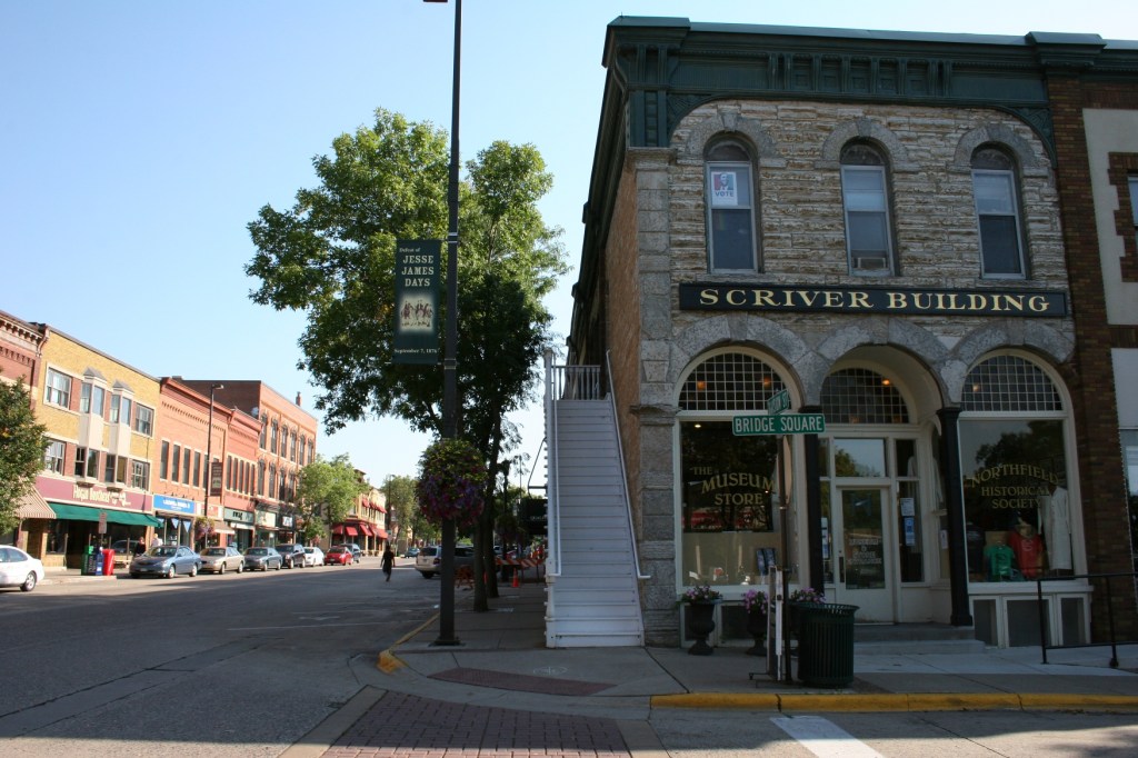 Bank raid, museum front exterior