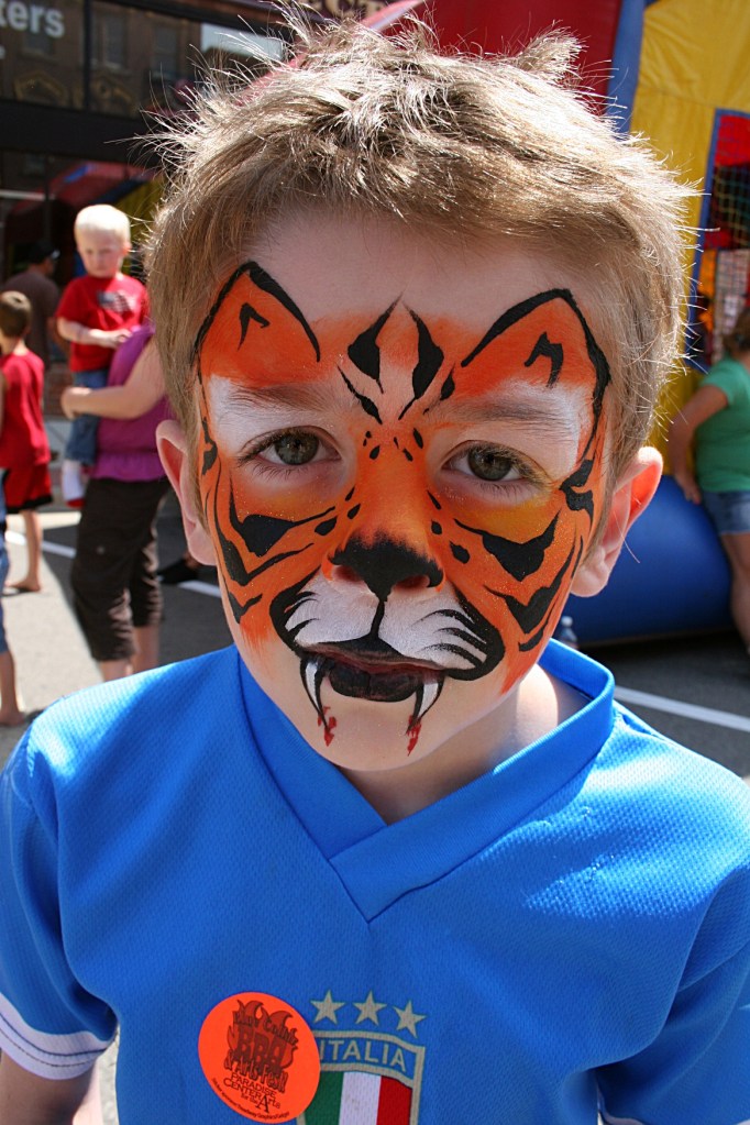 Face painting, tiger