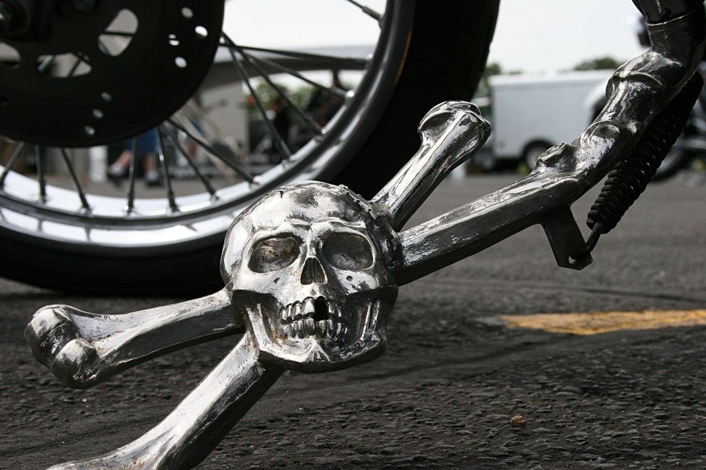 Harley, skull kickstand