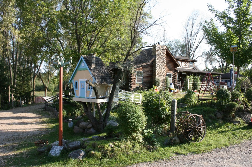 Antique 1, log cabin