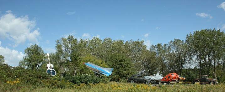 Antique, I35 close-up view