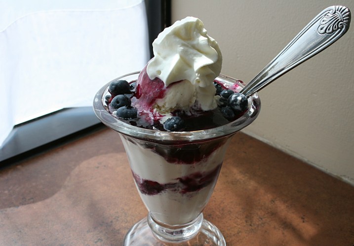 Coffee shop, blueberry sundae