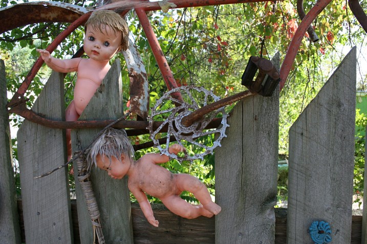 Sam's, dolls on fence