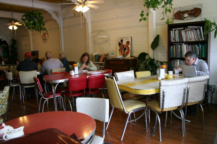 Higland Cafe, dining at
