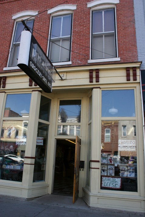 Reissner's, exterior