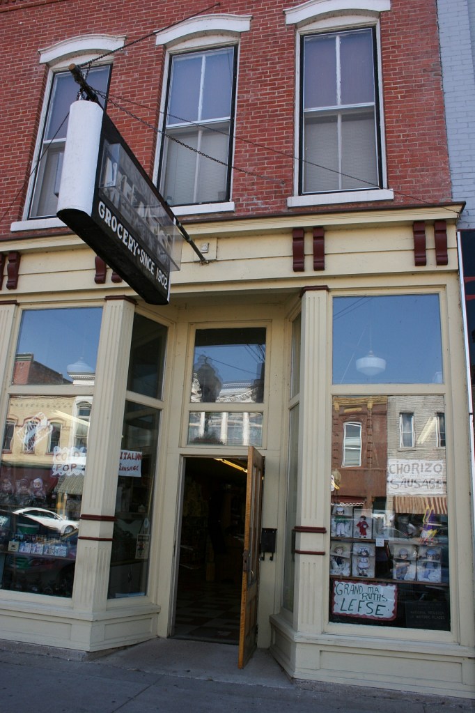 Reissner's, exterior