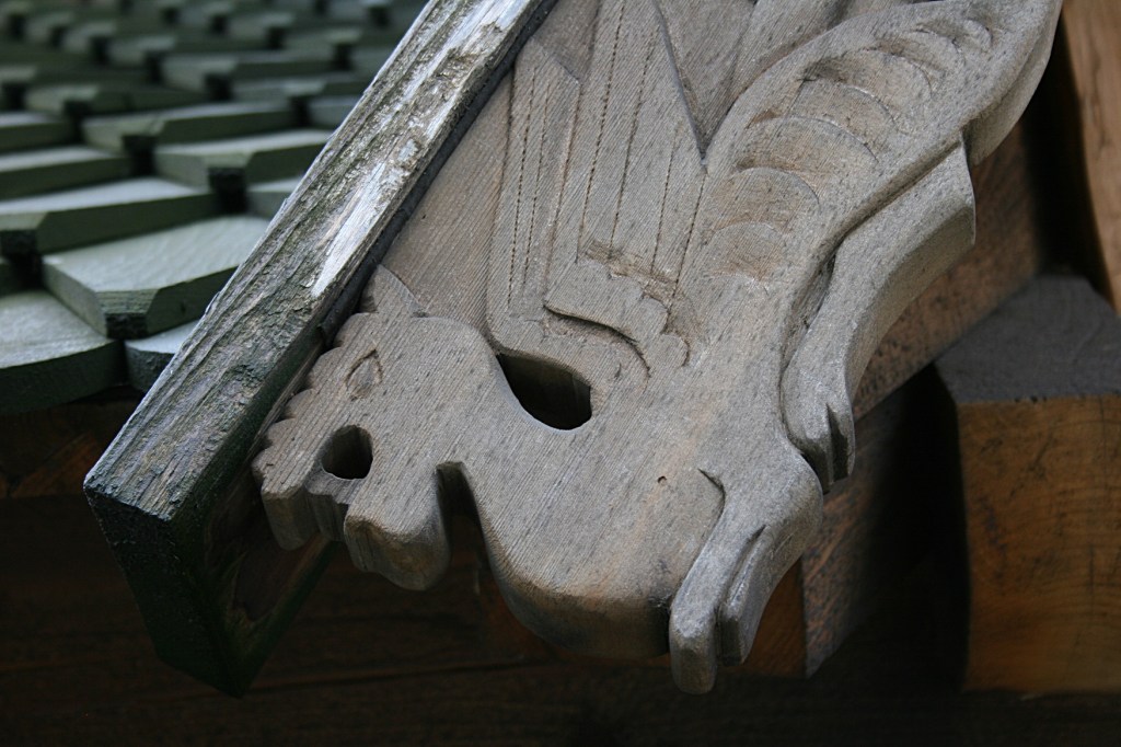 Stave, dragon carving