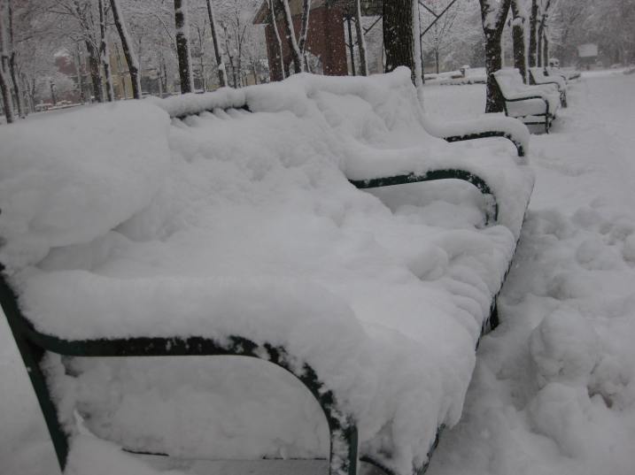 Snow layers benches in Mears Park early this afternoon. Photo by Marc Schmidt.