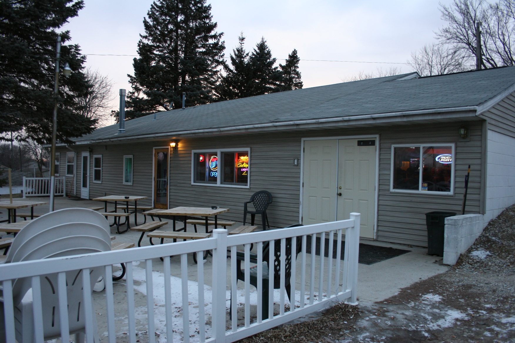 I expect in warm weather, the front patio is a popular dining and drinking spot at the Hole.