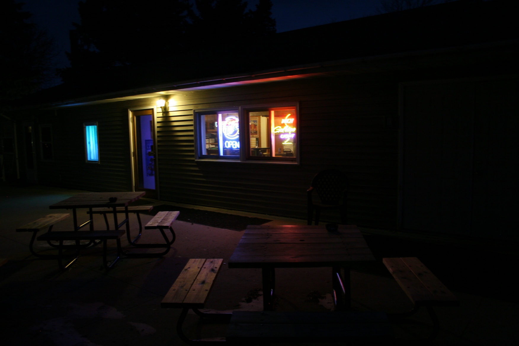 A last shot of the Liquor Hole before we got into the car and drove 15 miles back east to Faribault.