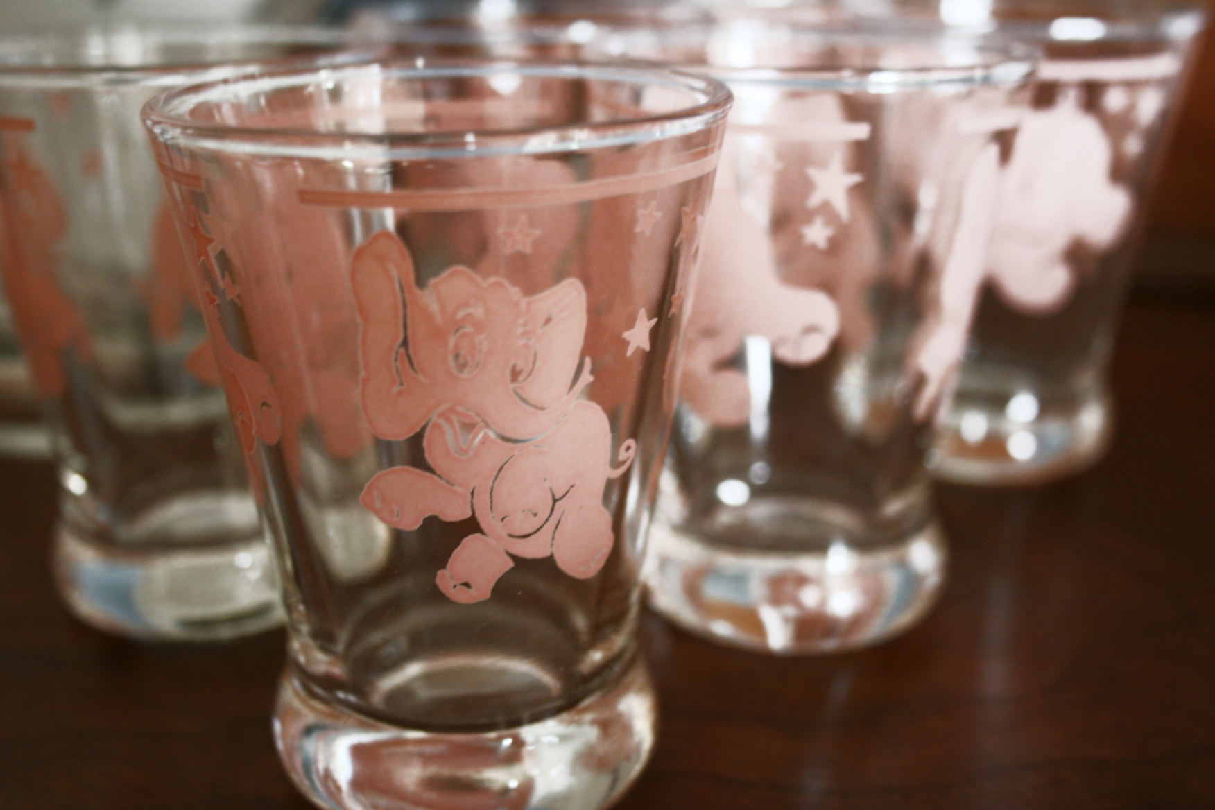The whimsical design of these elephant glasses (shot glasses/juice glasses?) caught my fancy at Diamonds in the RUST.