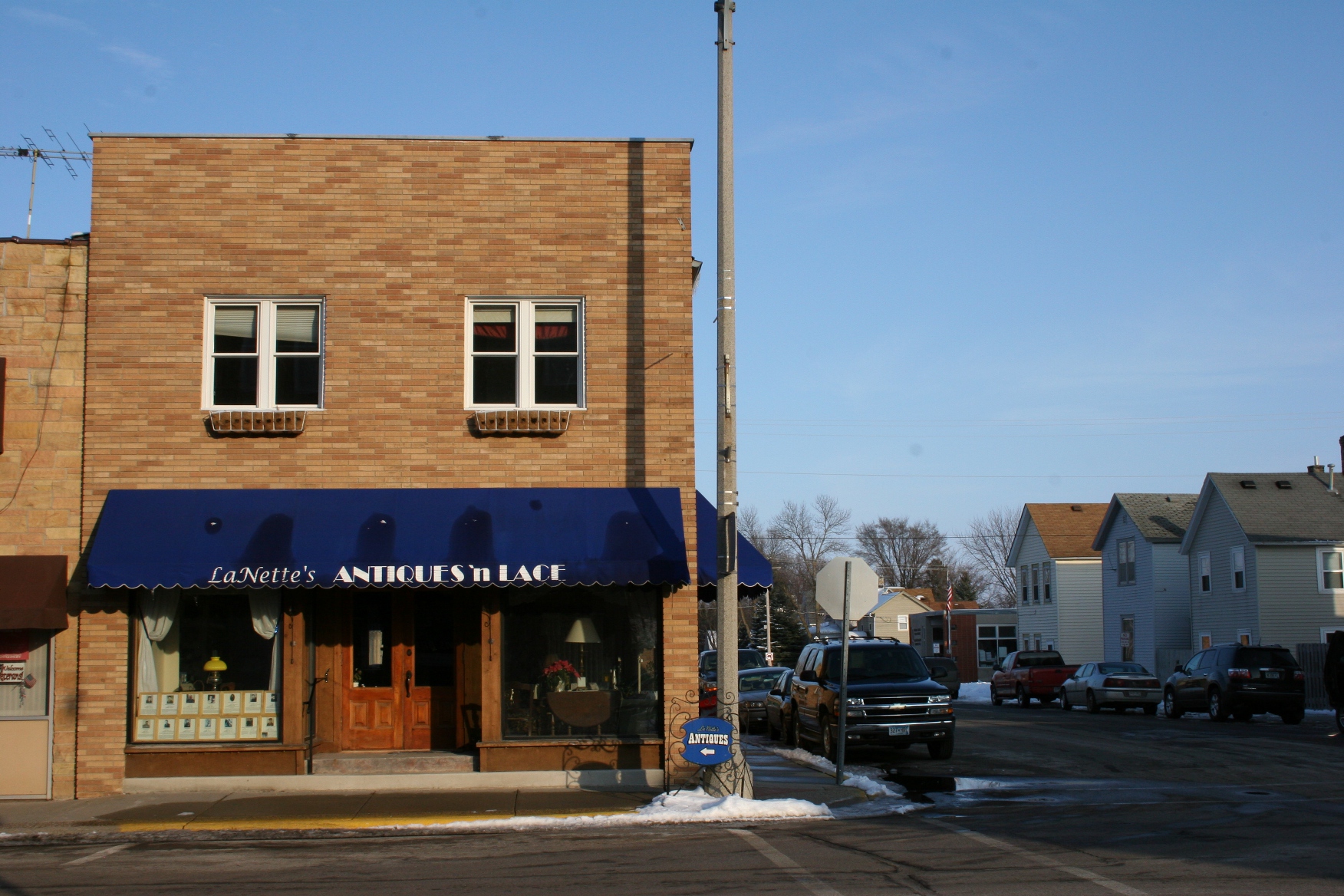 More personal memorials grace the windows of La Nette's Antiques.
