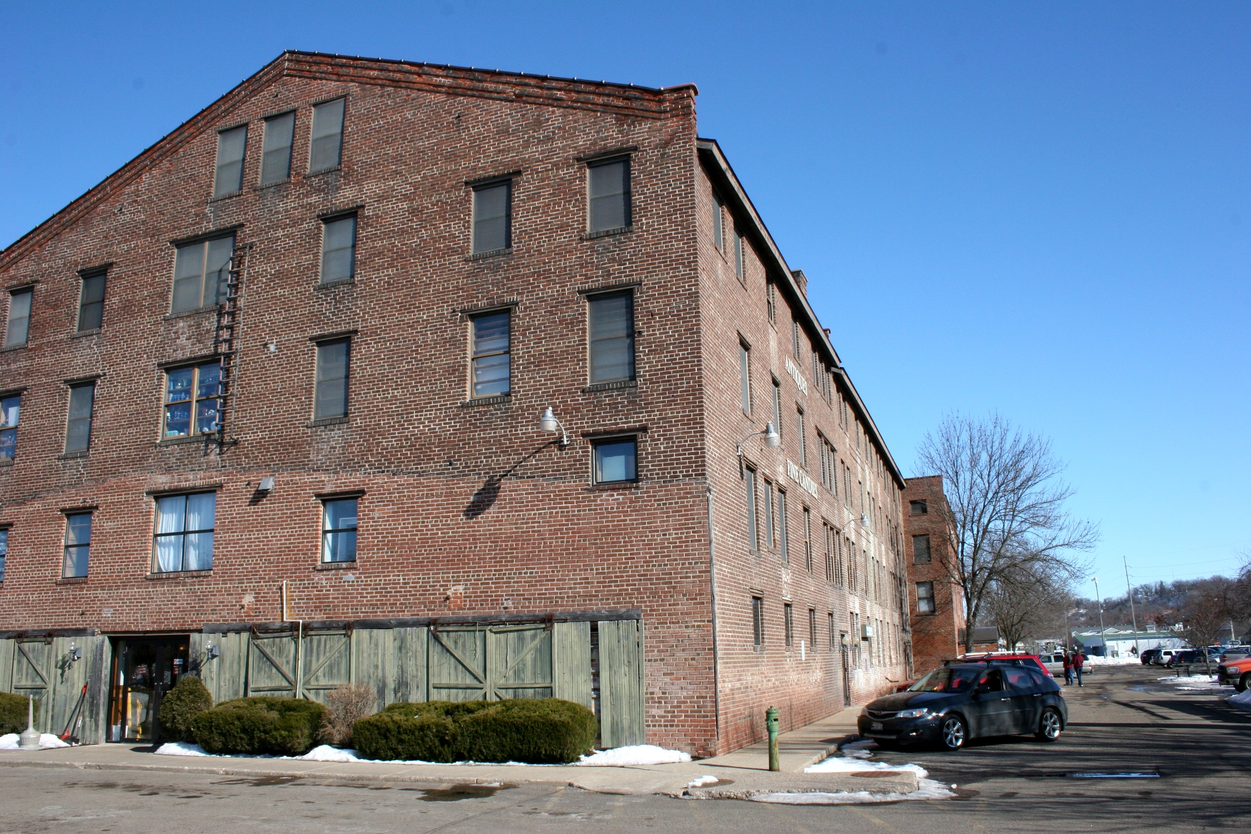 The sprawling Pottery Place complex.