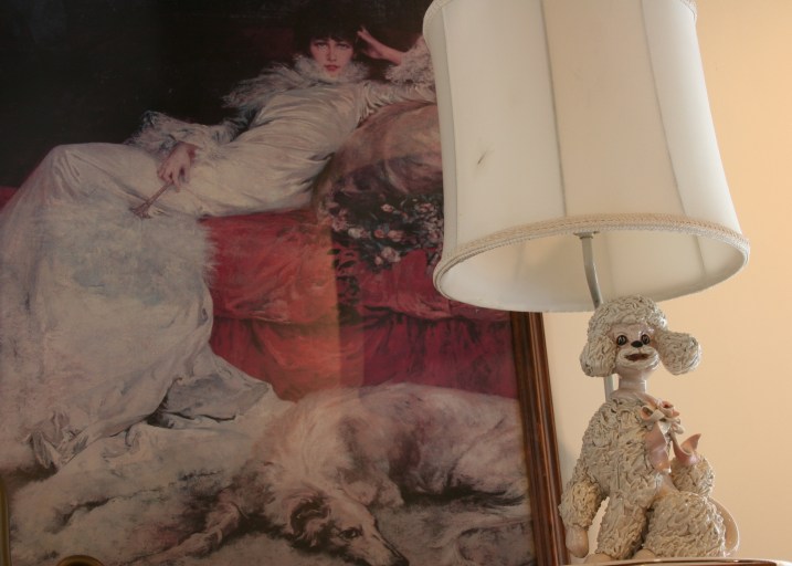 Poodle decor in the shop.