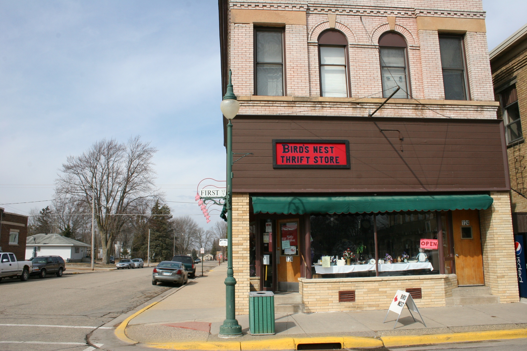 Love the name, Bird's Nest, of this thrift store.