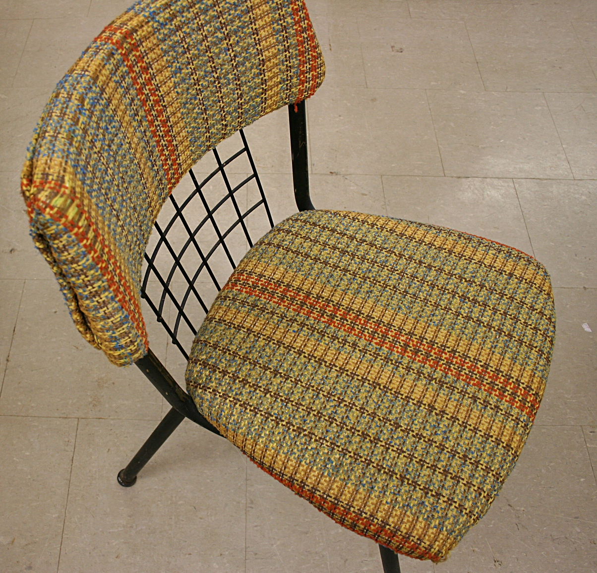 I kept circling back to this chair, one of four paired with a rectangular glass-top table. I love the bones, the artsy design of this chair as well as the fabric. But I walked away from it, but not before testing the chair, which was too hard for my comfort.