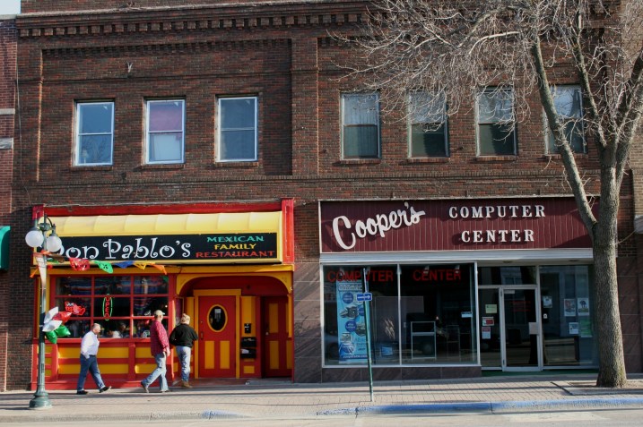 A Mexican restaurant adds a jolt of color to the downtown.