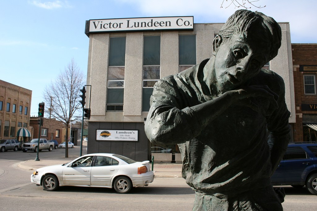 When I inquired at Kaddatz Galleries about the identity of this street corner statue, I didn't get an answer. 