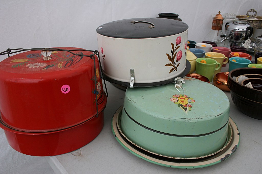Market, cake tins