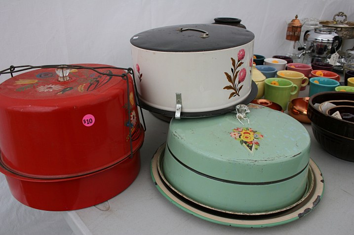 Market, cake tins