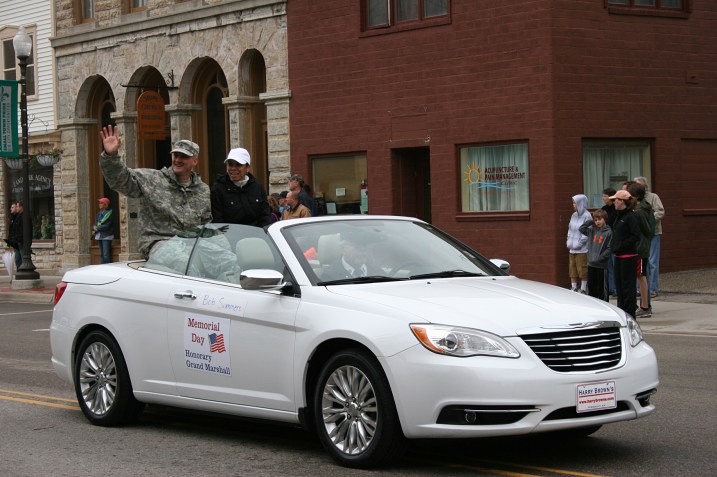 Honorary Grand Marshal Bob Sommers and his wife, Raquel.
