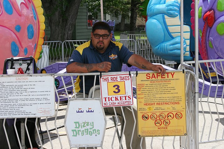 A slow afternoon on the Midway...