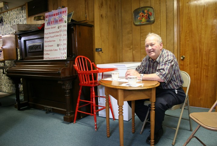 Routing past retired farmer and head counter George Derscheid, stationed near Georgia.