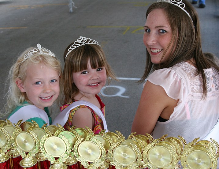 Dam Days royalty turned around and flashed their royal smiles when they realized I was behind them.